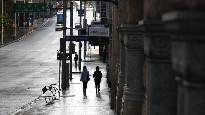 Sejumlah negara bagian di Australia mengumumkan penutupan kota (lockdown), Senin (28/6). Hal itu untuk mengantisipasi virus Corona Delta yang lebih cepat menular dari varian biasanya. Berikut pemandangan sunyi di kota benua kanguru itu.