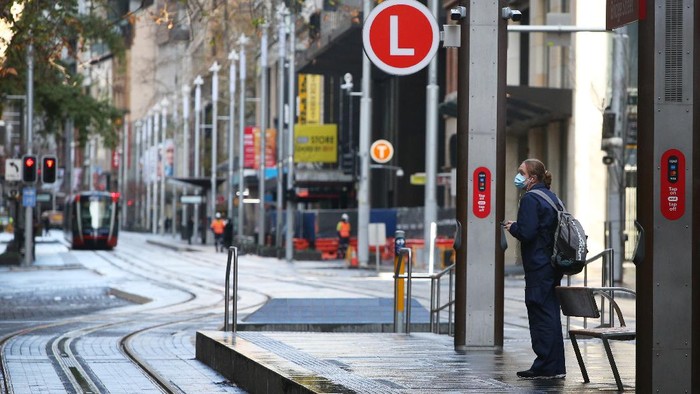Sejumlah negara bagian di Australia mengumumkan penutupan kota (lockdown), Senin (28/6). Hal itu untuk mengantisipasi virus Corona Delta yang lebih cepat menular dari varian biasanya. Berikut pemandangan sunyi di kota benua kanguru itu.