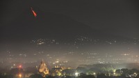 Balai Penyelidikan dan Pengembangan Teknologi Kebencanaan Geologi (BPPTKG) Yogyakarta mencatat telah terjadi awan panas guguran Gunung Merapi pada tanggal 28 Juni 2021 pukul 20.35 WIB dengan jarak luncur 2.000 meter ke arah tenggara.