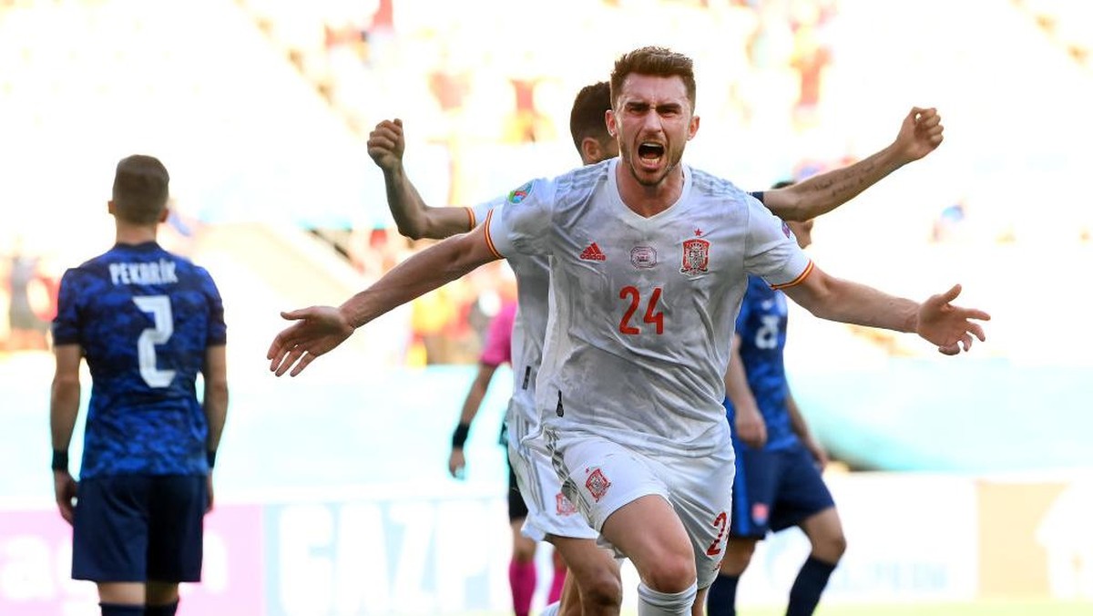 Laporte seusai mencetak gol ke gawang Slovakia di Euro 2020. Foto: Getty Images/David Ramos