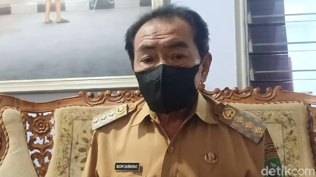 Bupati Banjarnegara, Budhi Sarwono. Bupati Banjarnegara, Budhi Sarwono.