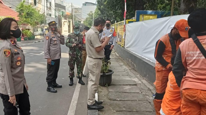 Cegah Penyebaran COVID-19, Taman Waduk Grogol Ditutup!