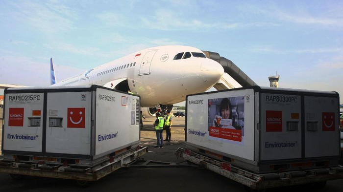 BPOM setujui penggunaan vaksin Sinovac pada anak usia 12-17 tahun. Hal itu menyusul banyaknya temuan pasien COVID-19 usia muda yang alami perburukan kondisi.