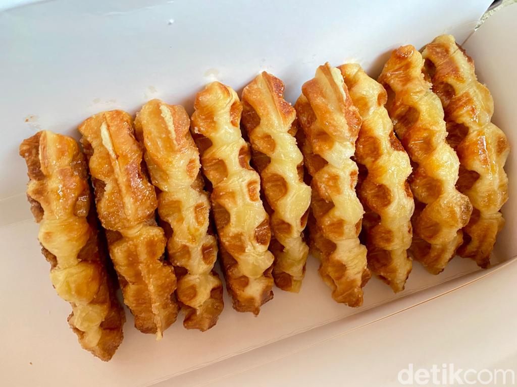 Dear Butter: Krenyes Gurih Croffle dengan 5 Pilihan Saus
