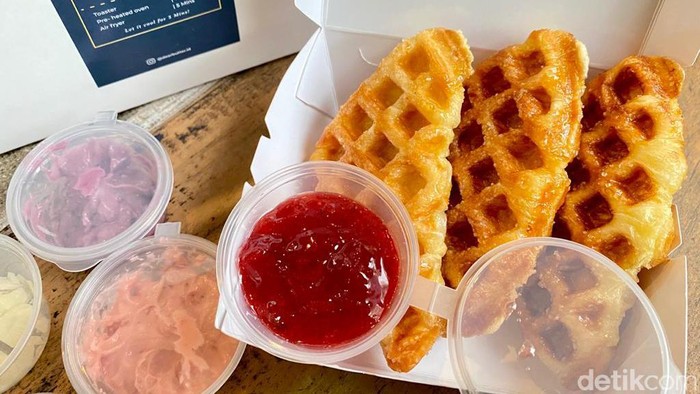 Dear Butter: Krenyes Gurih Croffle dengan 5 Pilihan Saus