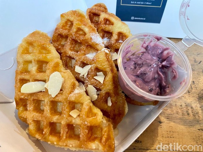 Dear Butter Dear Butter: Krenyes Gurih Croffle dengan 5 Pilihan Saus