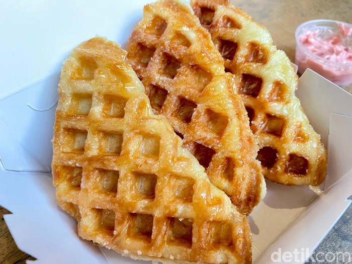 Dear Butter Dear Butter: Krenyes Gurih Croffle dengan 5 Pilihan Saus