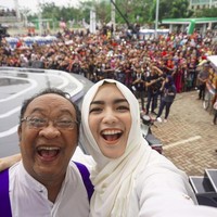 Sehari sebelum Aria Baron, aktor yang juga dikenal sebagai komedian Edy Oglek meninggal dunia pada Senin (28/6/2021). Edy mengalami demam pada Minggu (27/6/2021) dan berdasarkan pemeriksaan dinyatakan positif Corona. Edy pun langsung dirawat di RSUD, Bekasi. Namun tidak lama setelah masuk ruang isolasi rumah sakit, Edy meninggal dunia. Foto: dok. Instagram Edy Oglek