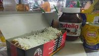 Punya isian topping yang melimpah dengan tekstur roti yang lembut dan harga terjangkau membuat Roti Bakar Bandung Boga Rasa selalu dipenuhi para pelanggan di malam hari. Berlokasi di Jalan Paus No.92-94, Pulo Gadung, Jakarta Timur, roti bakar ini buka setiap hari mulai pukul 16.00 hingga 24.00. Foto: Istimewa