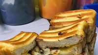 Menyajikan roti bakar khas Bandung yang empuk, Roti Bakar Artar patut dicoba. Kamu bisa menyambanginya di Ruko Taman Buah 1 Blok A1, Tangerang. Harga roti bakar di sini dibanderol mulai dari Rp 13 ribu. Foto: Istimewa