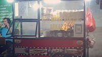 Berlokasi di Jalan Inpres 6, Larangan, Tangerang, Roti Bakar Bandung Arkaz 21 punya banyak pilihan topping yang bisa dipesan sesuai selera. Di sini juga seringkali ada promosi beli 2 gratis 1 yang patut dicoba. Foto: Istimewa