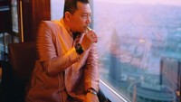 Anang Hermansyah, musisi, komposer sekaligus penulis lagu ternama di Indonesia. Dikaruniai empat orang anak, Anang Hermansyah merupakan ayah yang sangat dekat dengan keluarganya. Foto: Instagram/ananghijau