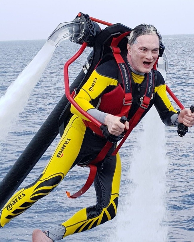 Belum lagi sebuah yacht antik bernama Ashena. Dikatakan bahwa kapal tersebut pernah digunakan oleh aktris Liz Hurley ketika menikah dengan pria India Arun Nayar di 2007.Foto: Instagram @gautamsinghania99