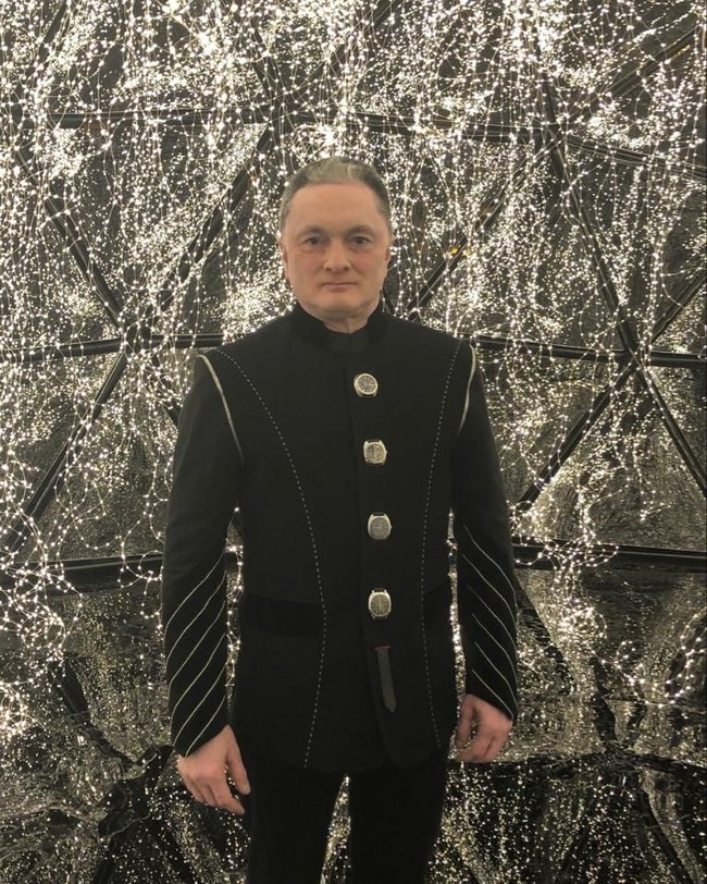 Gautam pun dikenal dengan gaya hidup ekstravagannya dan tak jarang memamerkan kekayaan di Instagram. Apalagi ia adalah kolektor mobil mewah dan sering menampilkan koleksinya baik di India maupun di luar negeri. Foto: Instagram @gautamsinghania99