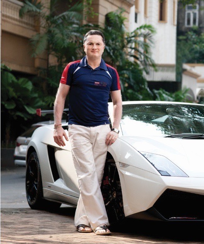 Selain supercar, Gautam Singhania juga punya koleksi mewah lain yakni kapal-kapal mahal. The New York Post melaporkan konglomerat tersebut punya beberapa speedboat yang dinamakan Goldeneye, Goldfinger, Octopussy, dan Thunderball dan sebuah yacht bernama Moonraker. Kapal itu memiliki 10 kamar, gym, bioskop, kamar mandi dengan aromaterapi dan lampu-lampu yang dapat mempengaruhi mood. Foto: Instagram @gautamsinghania99