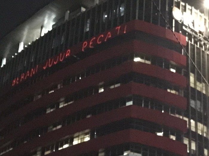Gedung KPK Ditembak Laser Berani Jujur Pecat, Ada Apa? (Foto: Istimewa)
