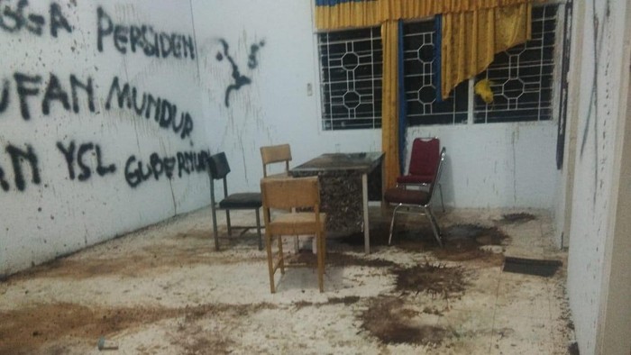 Kantor Golkar SInjai, Sulawesi Sealtan diserang