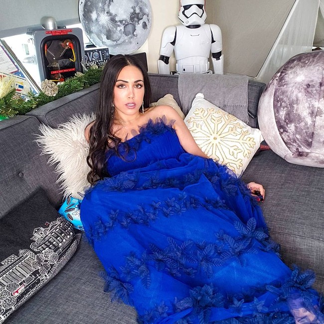 Meski tidak pernah belajar sains secara akademis, Kelie punya latar belakang komunikasi, operator, dan pengembangan bisnis. Ia pun bertekad untuk menggunakan kemampuan-kemampuan tersebut dalam industri ini. Foto: Instagram @kelliegerardi