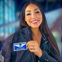 Wanita bernama Kellie Gerardi tengah dipersiapkan oleh Virgin Galactic untuk diluncurkan ke luar angkasa. Wanita yang juga dikenal sebagai TikToker tersebut diberi misi untuk menguji teknologi baru terkait kesehatan manusia dan eksperimen lainnya. Foto: Instagram @kelliegerardi