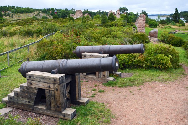 Seratus tahun yang lalu, Kepulauan Aland menjadi subyek sengketa antara Finlandia dan Swedia. Pulau-pulau itu berada di Swedia sampai tahun 1809, sebagai bagian dari Grand Duchy of Finland, kawasan itu menjadi pos terdepan paling barat Kekaisaran Rusia. Seratus tahun yang lalu, Kepulauan Aland menjadi subyek sengketa antara Finlandia dan Swedia. Pulau-pulau itu berada di Swedia sampai tahun 1809, sebagai bagian dari Grand Duchy of Finland, kawasan itu menjadi pos terdepan paling barat Kekaisaran Rusia.
