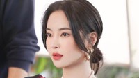 Setelah fokus berakting dirinya mengganti nama sebagai Kim Yoon Ji. Di drama Korea Mine, Kim Yoon Ji mendapatkan peran kecil sebagai Jasmin. (Foto: dok. Instagram @_yunjeekim_) 