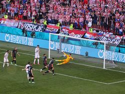 Babak I Tuntas, Kroasia Vs Spanyol 1-1
