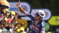 Sprinter asal Belanda, Mathieu van der Poel meluapkan ekspresi kemenangan begitu mencapai garis finish, Minggu (27/6) waktu setempat. AP Photo/Michael Steele.