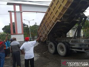 24 Anggota DPRD Mimika 2014-2019 Tutup Kantor Dewan Minta Diaktifkan Lagi