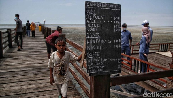 Azizi pun berkoordinasi dengan Bupati Batubara untuk menata pantai bersejarah tersebut agar tidak ada lagi prostitusi. Dan kini telah menjadi tempat rekreasi andalan bagi warga Kabupaten Batubara walaupunn masih harus dilakukan pengembangan di berbagi sektor. Azizi pun berkoordinasi dengan Bupati Batubara untuk menata pantai bersejarah tersebut agar tidak ada lagi prostitusi. Dan kini telah menjadi tempat rekreasi andalan bagi warga Kabupaten Batubara walaupunn masih harus dilakukan pengembangan di berbagi sektor.