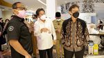 Momen Menkes Tinjau Vaksinasi Massal di Trans Studio Cibubur