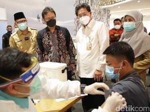 Jokowi Minta Vaksinasi COVID-19 di Agustus Bisa Capai 2 Juta Per Hari