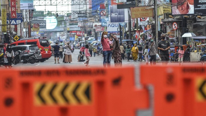 Kasus COVID-19 di Tanah Air mengalami peningkatan pascalebaran. Sejumlah daerah di Indonesia pun melakukan berbagai cara guna tekan laju penyebaran virus Corona