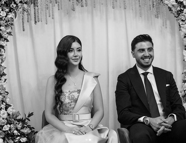 Rojin punya dua gelar. Dia lulusan Ilmu Politik dan Sejarah Seni. Setelah lulus kuliah, wanita kelahiran Bursa, Turki itu sempat menjadi editor di sejumlah majalah seni. Foto: dok. Instagram/@rojintufann