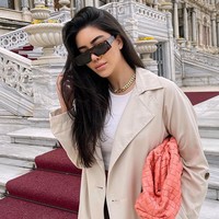 Wanita cantik ini pun dikenal dermawan. Rojin menarik perhatian karena sering memberikan bantuan ke anak-anak di desa-desa di Turki. Foto: dok. Instagram/@rojintufann