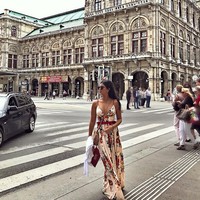 Penampilan seksi Rojin saat liburan ke Vienna. Foto: dok. Instagram/@rojintufann