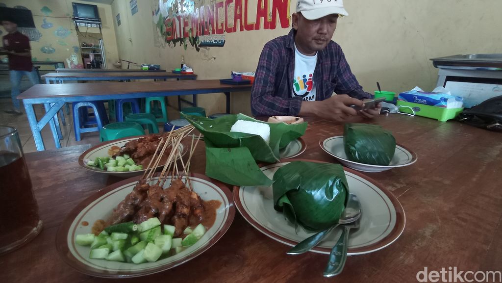 Wajib Mampir! Sate Mang Cacan, Sate Legendaris di Pangandaran yang Empuk Juicy