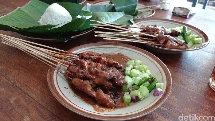 Wajib Mampir! Sate Mang Cacan, Sate Legendaris di Pangandaran yang Empuk Juicy