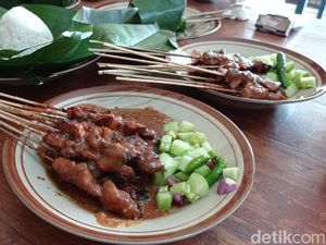 Wajib Mampir! Sate Mang Cacan, Sate Legendaris di Pangandaran yang Empuk Juicy