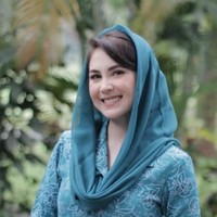 Tak kalah memesona, penampilan Arumi Bachin saat mengenakan seragam PKK ini pun berhasil curi perhatian. Saat ini Arumi tengah menjalankan pekerjaannya sebagai Ketua Tim Penggerak PKK Provinsi Jawa Timur. Foto: Instagram/@arumibachsin_94