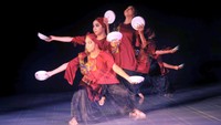 Pandemi COVID-19 tak surutkan semangat dan inspirasi para pelaku seni untuk tetap berkarya di tengah keterbatasan yang ada. ANTARA FOTO/Iggoy el Fitra.