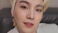 Suga BTS terbuka soal depresi yang dialaminya dalam sebuah wawancara radio di tahun 2014. Diakui oleh rapper BTS itu, dia telah berusaha berjuang melawan depresi sejak sebelum debut. (Foto: Twitter @BTS_twt)