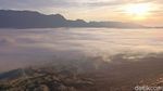 Foto: Sunrise Magis dan Negeri di Atas Awan Bromo