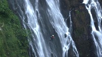 Keindahan Air Terjun Tumpak Sewu juga memberikan kesan tersendiri bagi para pengunjung.