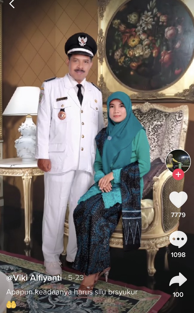 Wolipop menghubungi Viki Alfiyanti yang membagikan kisahnya di TikTok. Ia membenarkan kisah yang dialaminya. Saat kisahnya viral di TikTok ia mengaku terkejut. Aku kaget. Aku tahu kalau videonya viral dari temen kuliahku satu hari setelah videoku diupload, kata Viki, Sabtu (26/6/2021). Foto: Dok. Tangkap layar akun TikTok @vikiqq90.