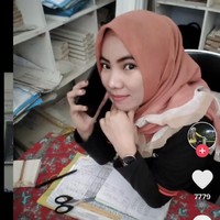 Ibu satu orang anak ini mulai memutuskan untuk bekerja sebagai buruk sejak Oktober 2020 di PT.Dharma Sukses Niaga. Dia bekerja agar punya uang untuk memenuhi kebutuhan keluarga sehari-hari. Saya sekarang jadi admin Quality Control. Ya mau gimana lagi karena hidup butuh biaya jadi saya harus bekerja, tutup Viki. Foto: Dok. Tangkap layar akun TikTok @vikiqq90.