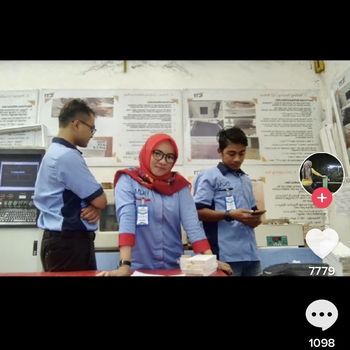 Viral kisah wanita yang dulu jadi istri kades, sekarang bekerja sebagai buruh.