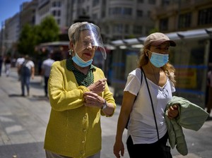Spanyol Izinkan Warganya Tak Bermasker di Transportasi Umum