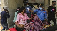 WHO membandingkan lonjakan kasus corona Indonesia dengan India. Organisasi itu mencatat India kembali mengalami lonjakan besar kasus COVID-19 mulai awal Maret lalu dengan puncaknya pada awal Mei, di mana terdapat lebih dari 400 ribu kasus corona dalam sehari. AP/Channi Anand