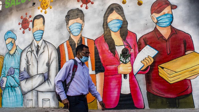 WHO Minta Indonesia Belajar dari India Atasi Gelombang 2 Organisasi Kesehatan Dunia (WHO) meminta Indonesia mencontoh penerapan penguncian wilayah (lockdown) yang diterapkan India dalam menangani lonjakan virus corona (Covid-19). Satunya menerapkan pembatasan pergerakan hingga lockdown lebih ketat.