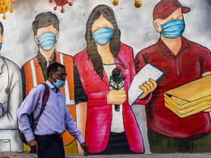 Corona di India Bikin yang Kaya Makin Kaya-yang Miskin Makin Sengsara